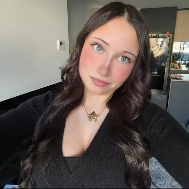 rate my face and pussy preview image for @aangelfox on Babe Plug