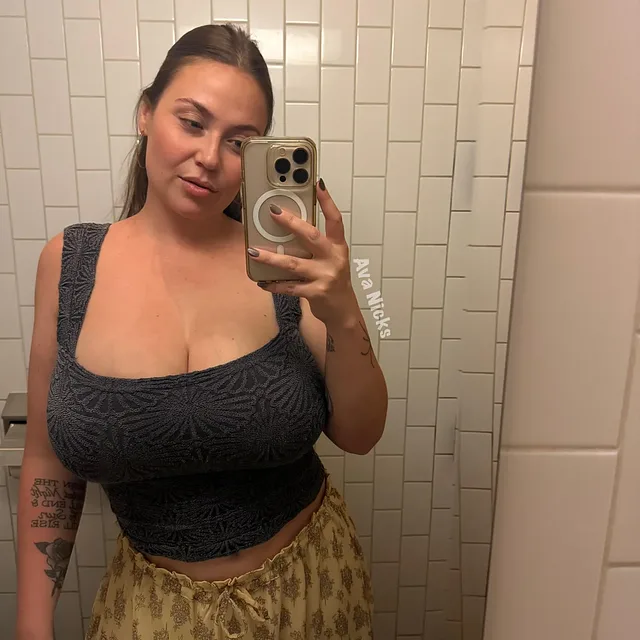 36yo soccer mom reporting for breeding preview image for OnlyFans @avanicks on Babe Plug