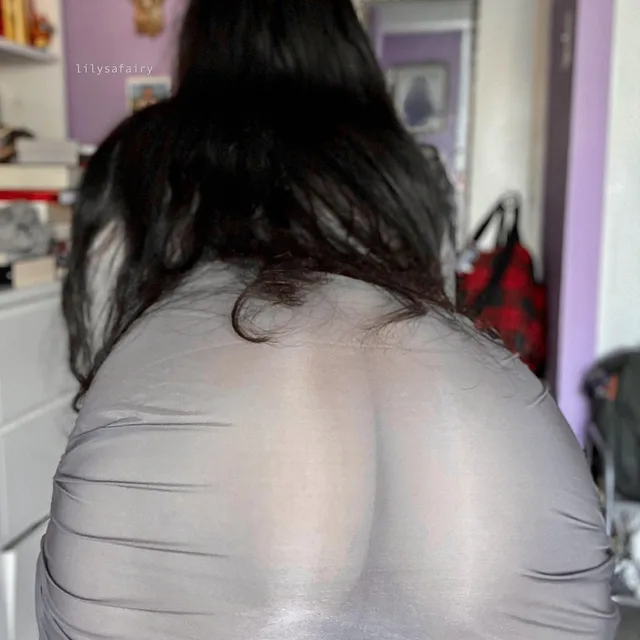 It's a tight fit... preview image for OnlyFans @lilysafairy on Babe Plug