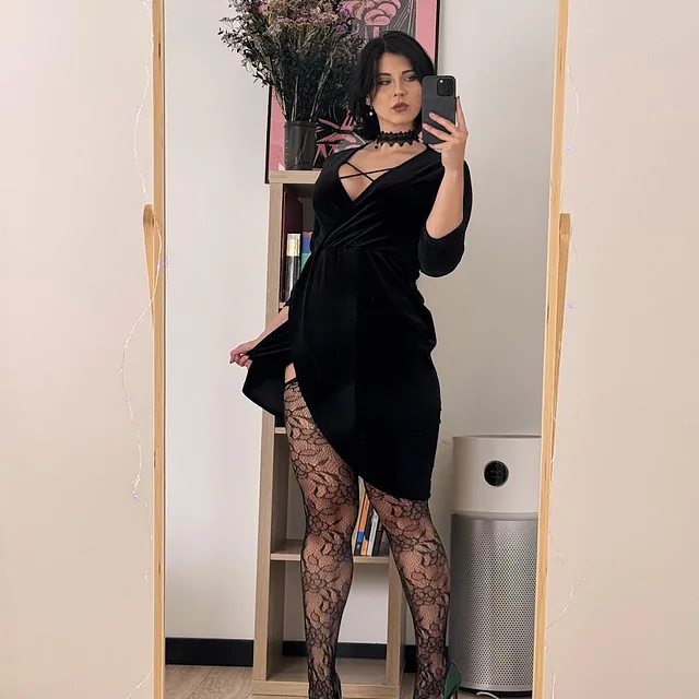 OOTD for night out! preview image for @mikomiaumiau on Babe Plug