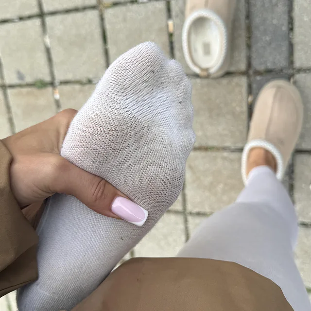 Uggs with smelly socks? preview image for OnlyFans @angelinaamore on Babe Plug