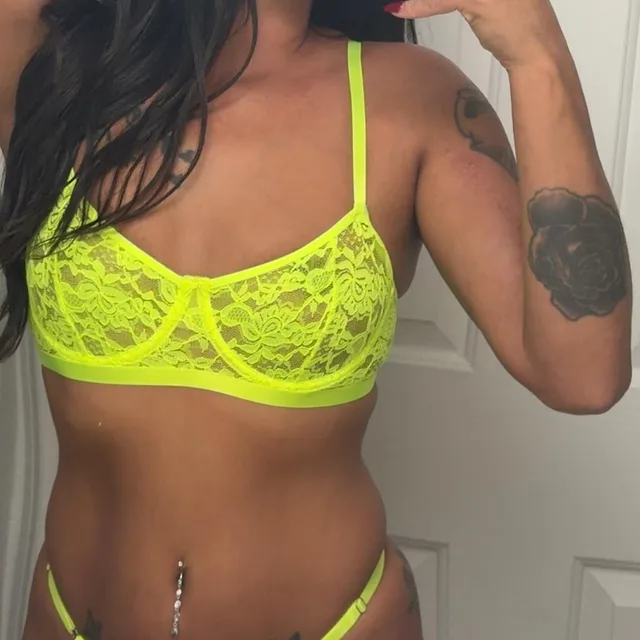 Who doesn’t love a MILf preview image for @single_stuff158 on Babe Plug