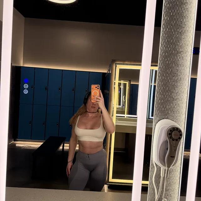 Upper Glutes From Straight ON preview image for OnlyFans @maddieesx on Babe Plug