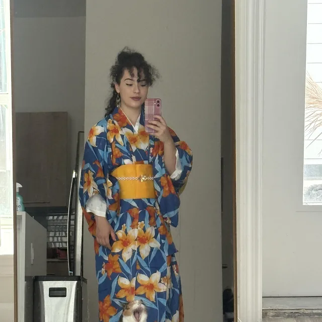 I think my cat doesn’t like kimonos lol preview image for OnlyFans @ileezy on Babe Plug