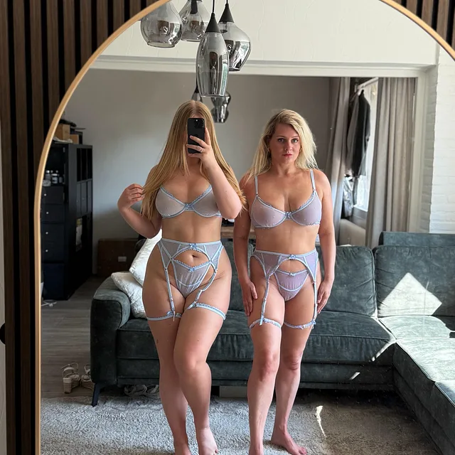 Happy birthday to mijn vriendinnetje 🩵🩵 preview image for @xisabelcortezx on Babe Plug