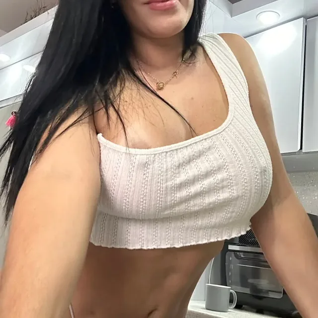 Honest answers only...are you interested or not 43yo mom preview image for OnlyFans @ellyyy009 on Babe Plug