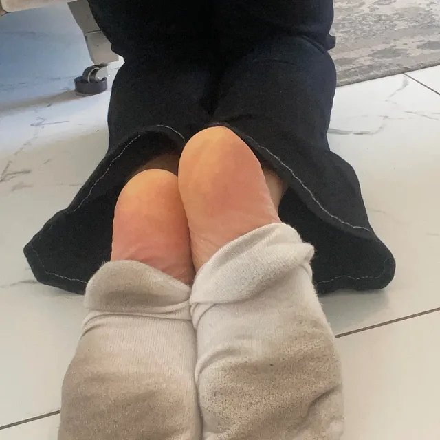 Smelly and filthy, they are yours if you want them 😏🧦🧎🏻‍➡️ preview image for OnlyFans @redheadfootgoddess on Babe Plug