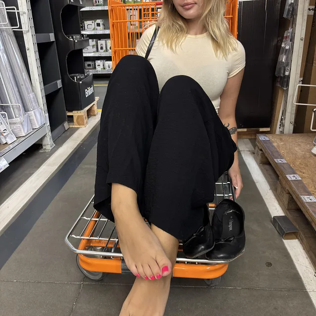 shopping with my cute toes out preview image for OnlyFans @allyseigoddess on Babe Plug