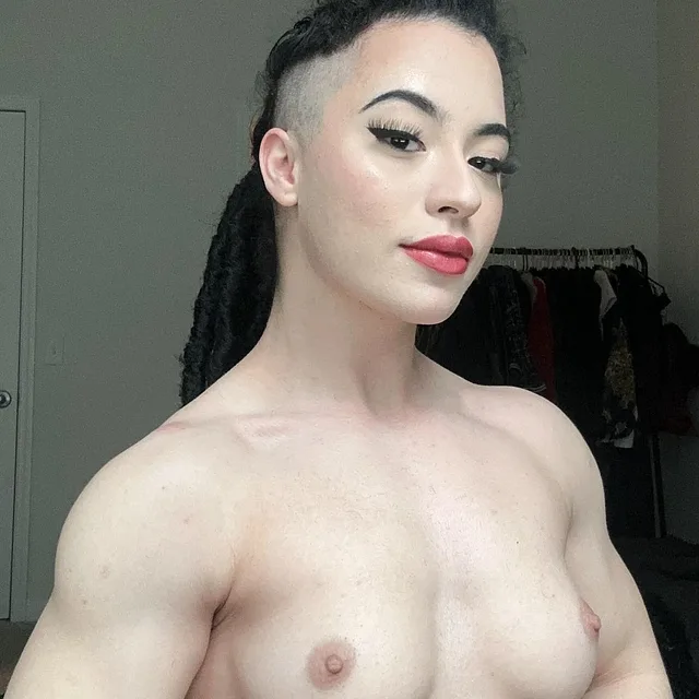 Sexy hairstyle, skin, and muscles so I know you’ll cum hard to me preview image for OnlyFans @ileezy on Babe Plug