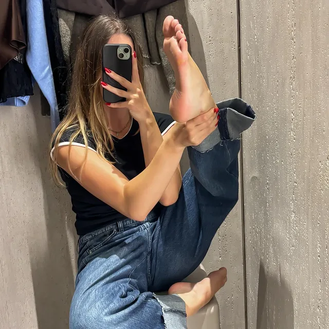 Love public fitting rooms 😅 preview image for OnlyFans @ready_for_reyna on Babe Plug