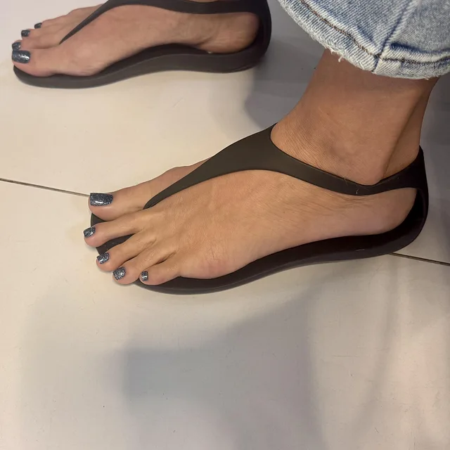Not sure if the sandals shrunk or my toes just claimed extra territory preview for OnlyFans @longtoessoleslady on Babe Plug