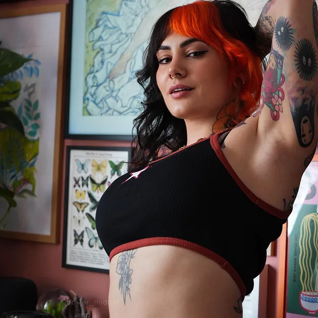 I love my new sport top preview image for @power_midget on Babe Plug