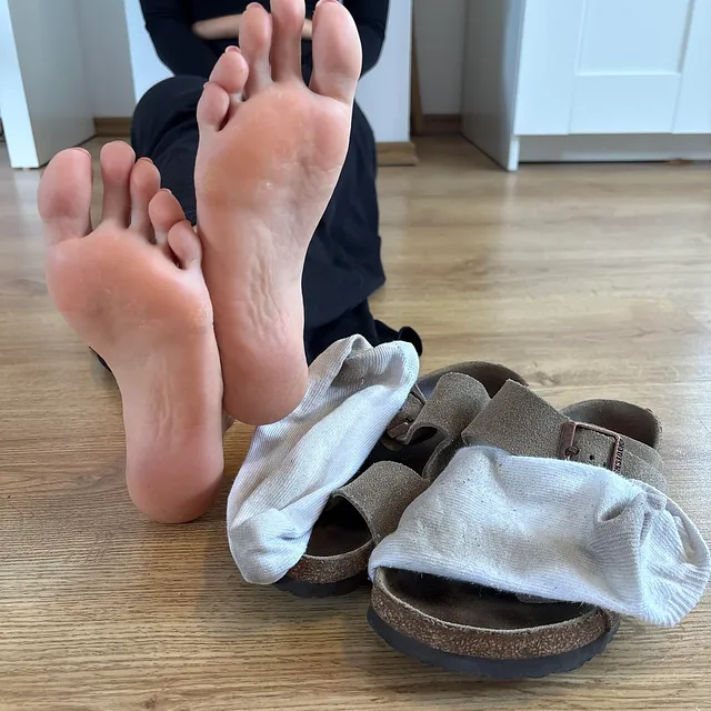 Come to sniff them!😈🤤 preview image for @minniefeet_xo on Babe Plug