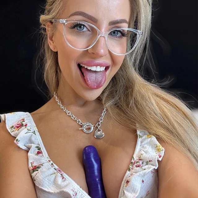 Would you like to follow me preview image for @chloewelshmodel on Babe Plug